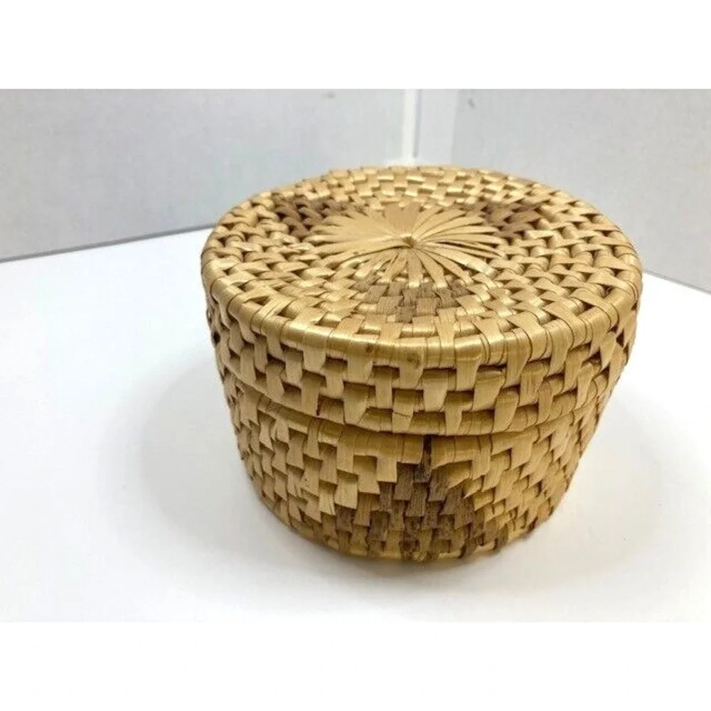 Vintage Set of 6 Straw Grass Coasters Natural In Boho Hand Woven Basket With Lid